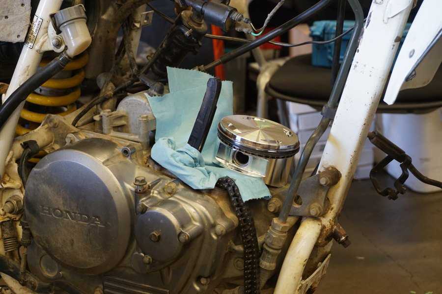 ADVMoto's Top End Rebuild Guide for your Honda XR650L